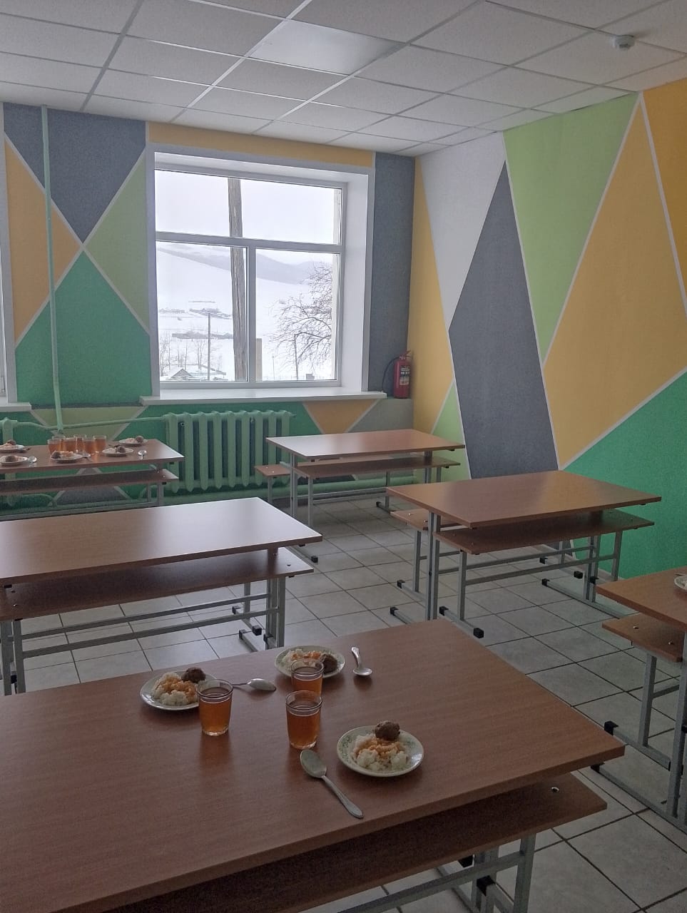 Школьная столовая.